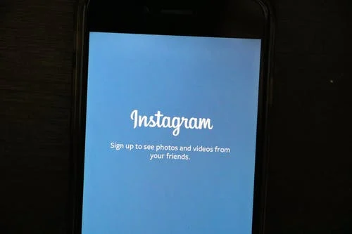 Instagram dodaje nową opcję przybliżania oraz przełączani między aparatami podczas kręcenia wideo