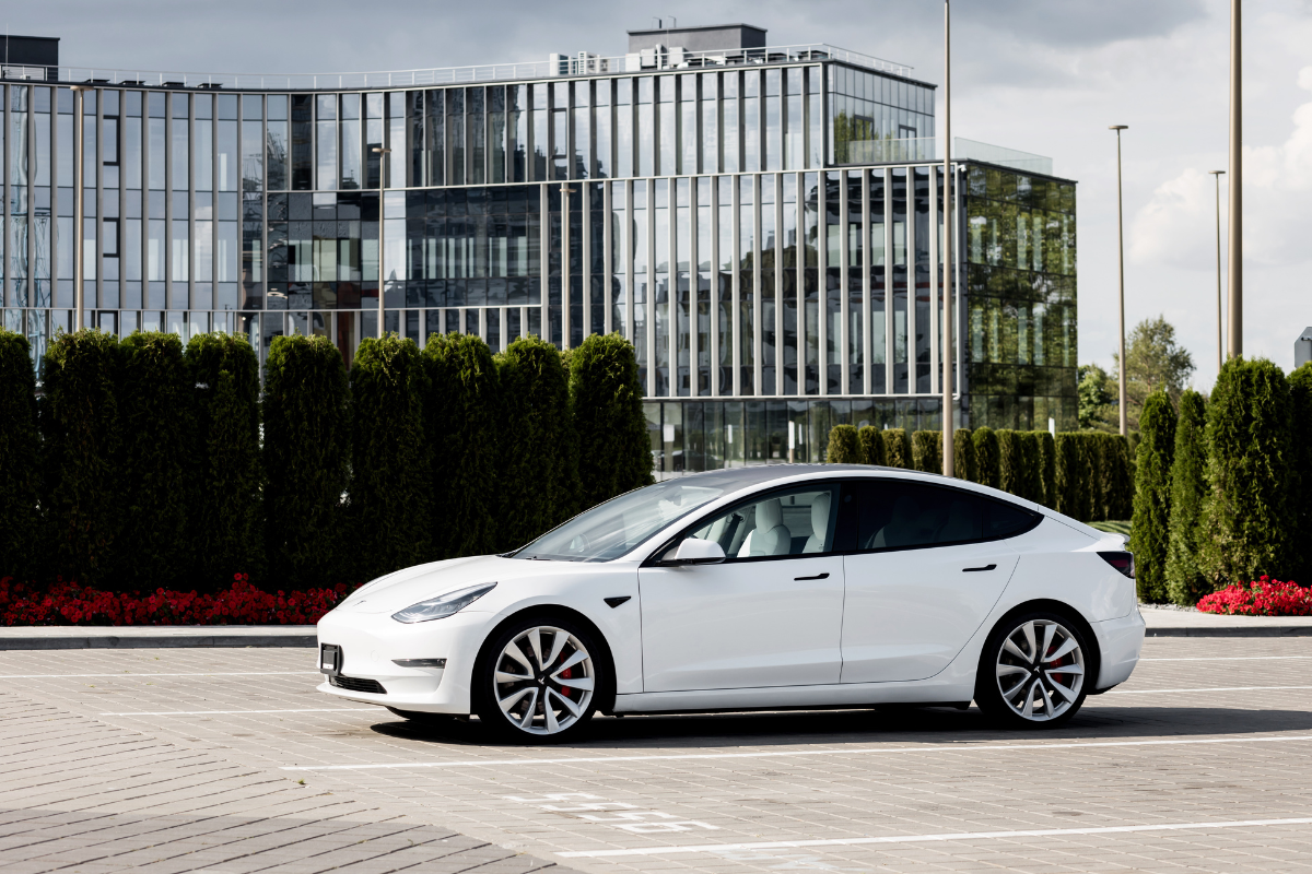 Tesla — samochód elektryczny służący dobry środowiska